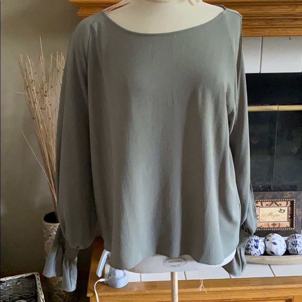 Vince Camuto open sleeve blouse